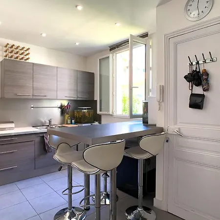 Apartman Spacious 120M Air-Conditioned 3-Bedroom Apartment With Garage