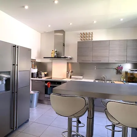 Spacious 120M Air-Conditioned 3-Bedroom Apartment With Garage Apartman *