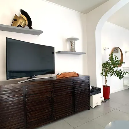 Spacious 120M Air-Conditioned 3-Bedroom Apartment With Garage 昂蒂布