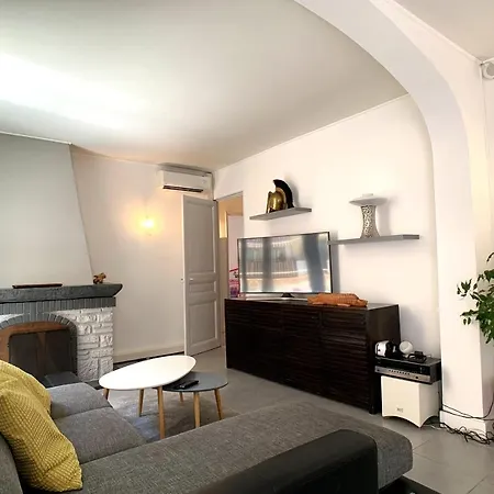 Spacious 120M Air-Conditioned 3-Bedroom Apartment With Garage Apartman *