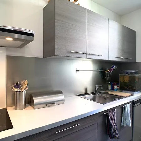 Spacious 120M Air-Conditioned 3-Bedroom Apartment With Garage 昂蒂布