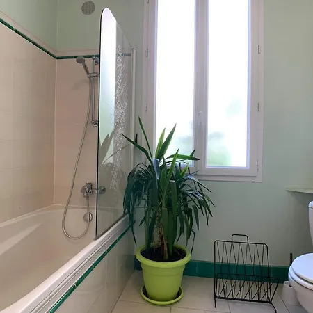 Apartman Spacious 120M Air-Conditioned 3-Bedroom Apartment With Garage *